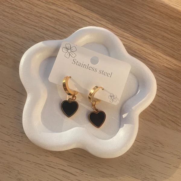 Black heart earrings.